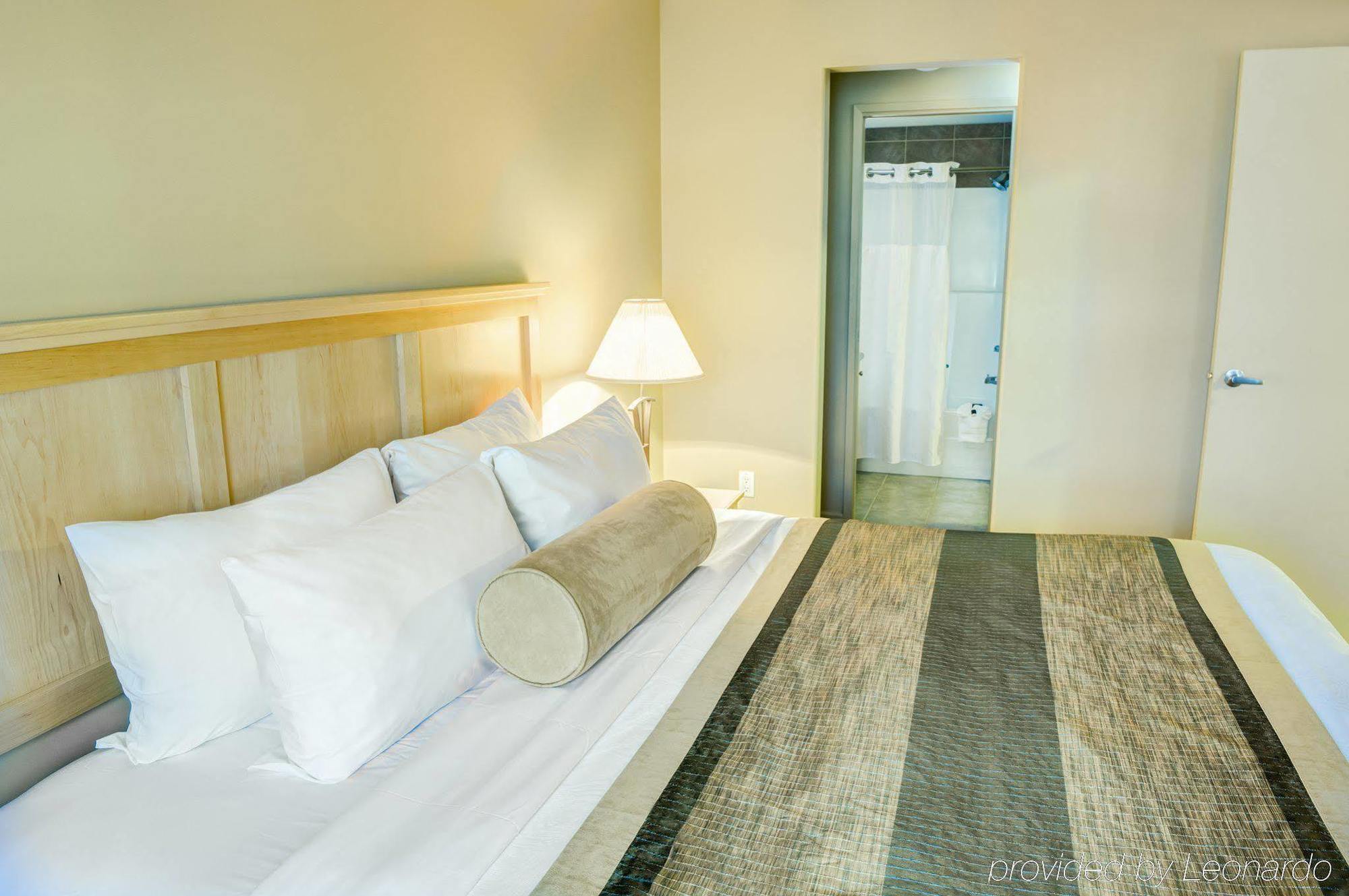 Clearwater Hotel Ltd Форт-МакМеррей Екстер'єр фото